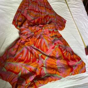 Medium pants jumpsuit ladies shorts loose fitting 40” Underarmour measurements